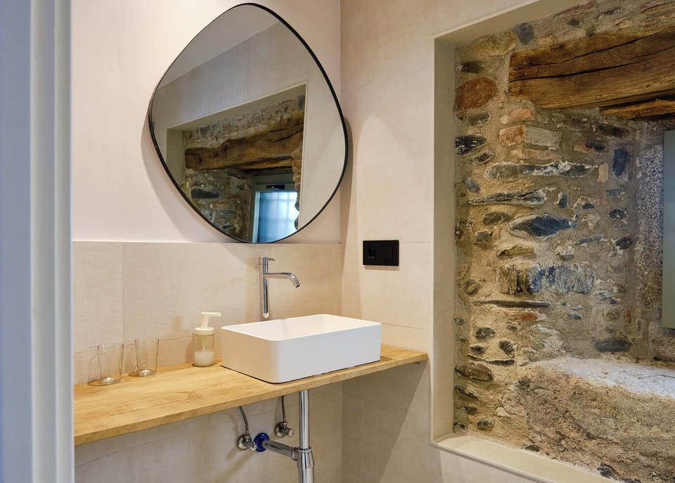 Basic Double Room (Pati) | Bathroom | Shower, hair dryer, towels, soap