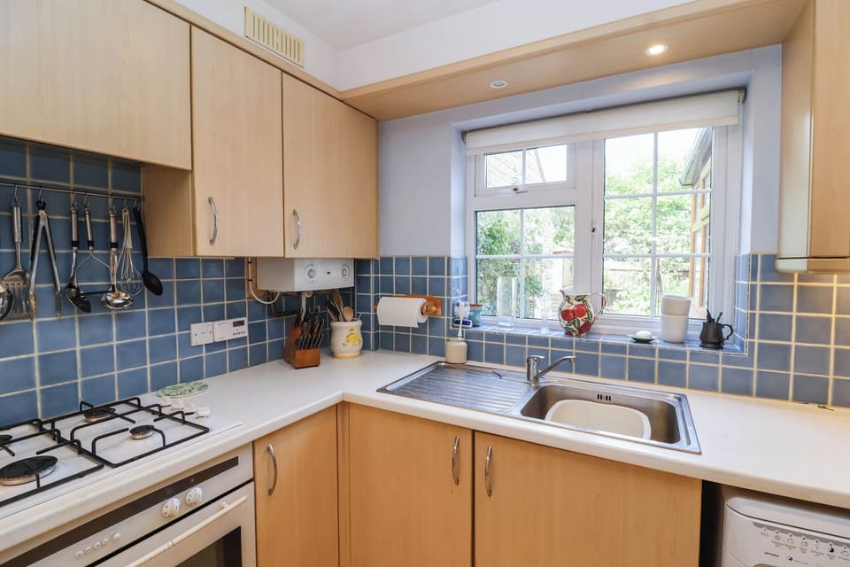 Dishwasher, cookware/dishes/utensils