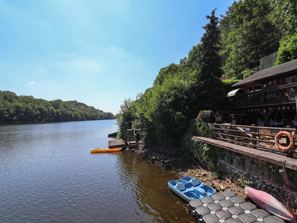 Cool Cabin Cottage in Staffordshire Moorlands District