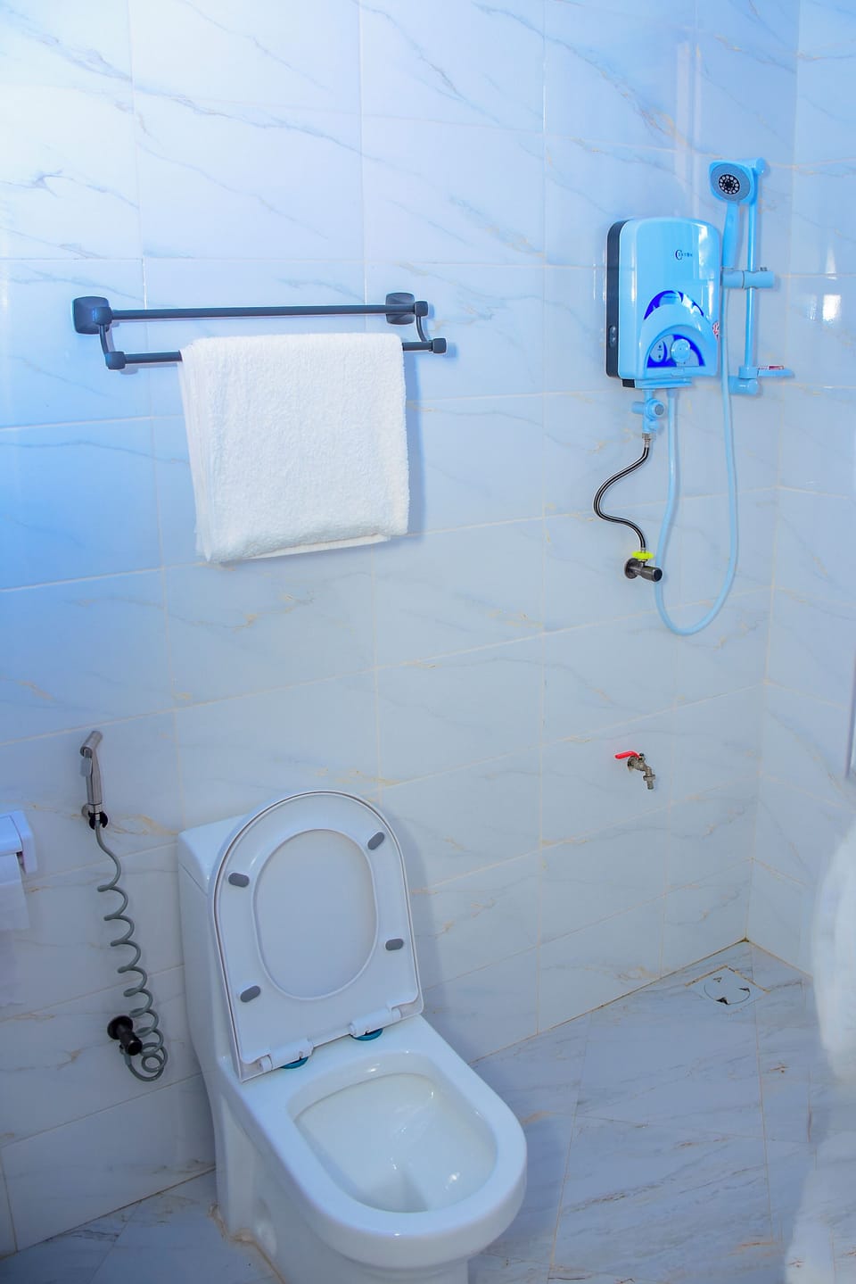 Bathtub, free toiletries, hair dryer (on request), towels