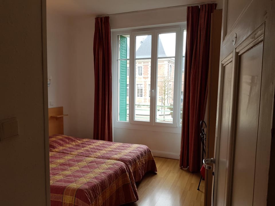 Desk, blackout drapes, rollaway beds, free WiFi