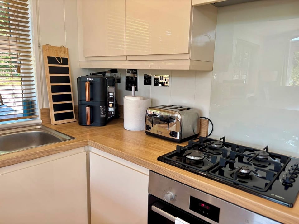 Cookware/dishes/utensils