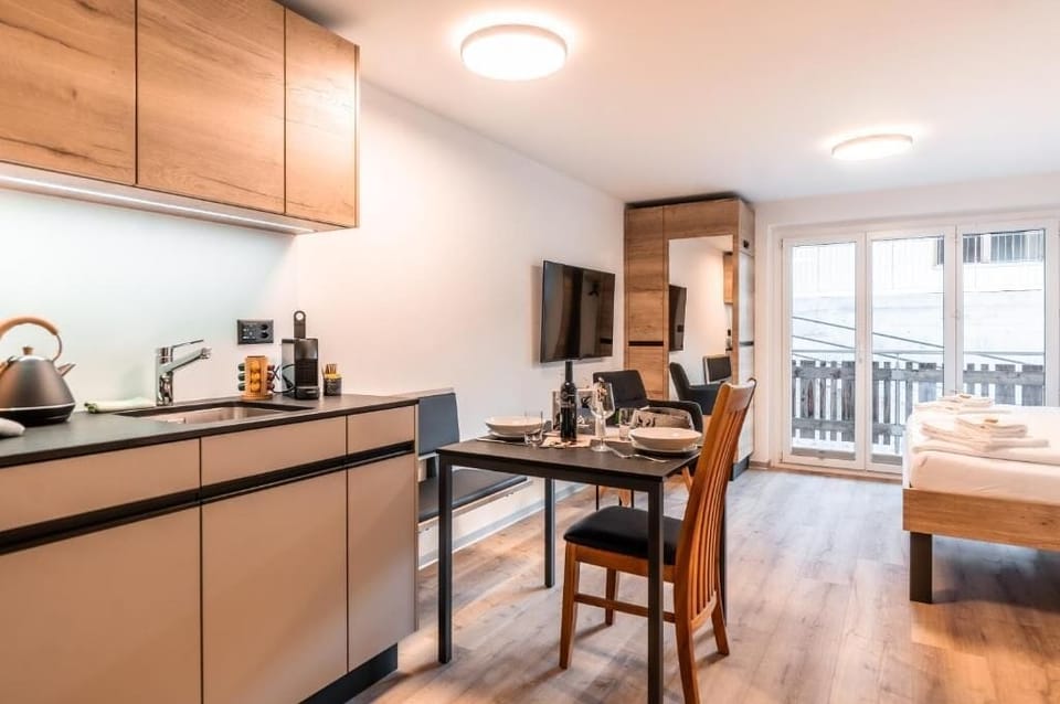 Apartment, Balcony, Mountain View | Dining