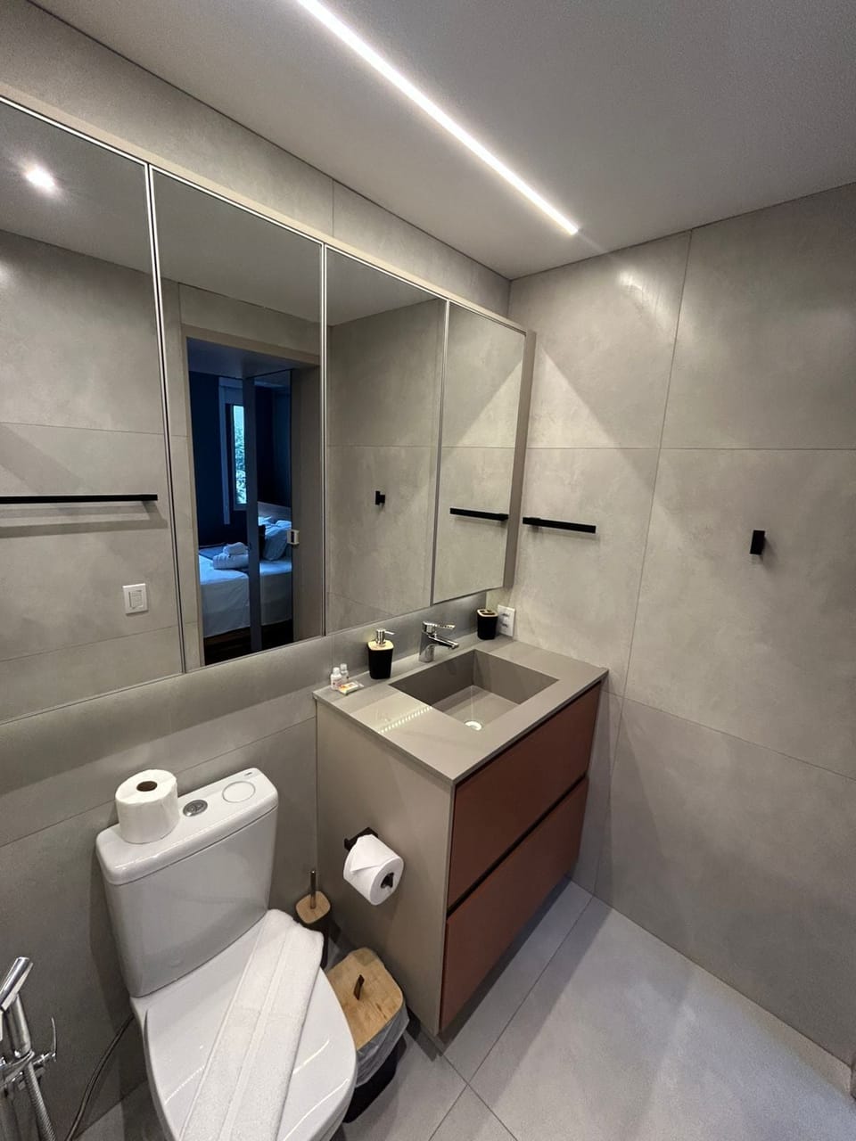 Classic Double Room, City View | Bathroom | Free toiletries, hair dryer, towels, soap