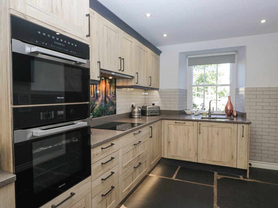 Dishwasher, cookware/dishes/utensils