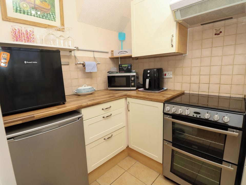 Dishwasher, cookware/dishes/utensils