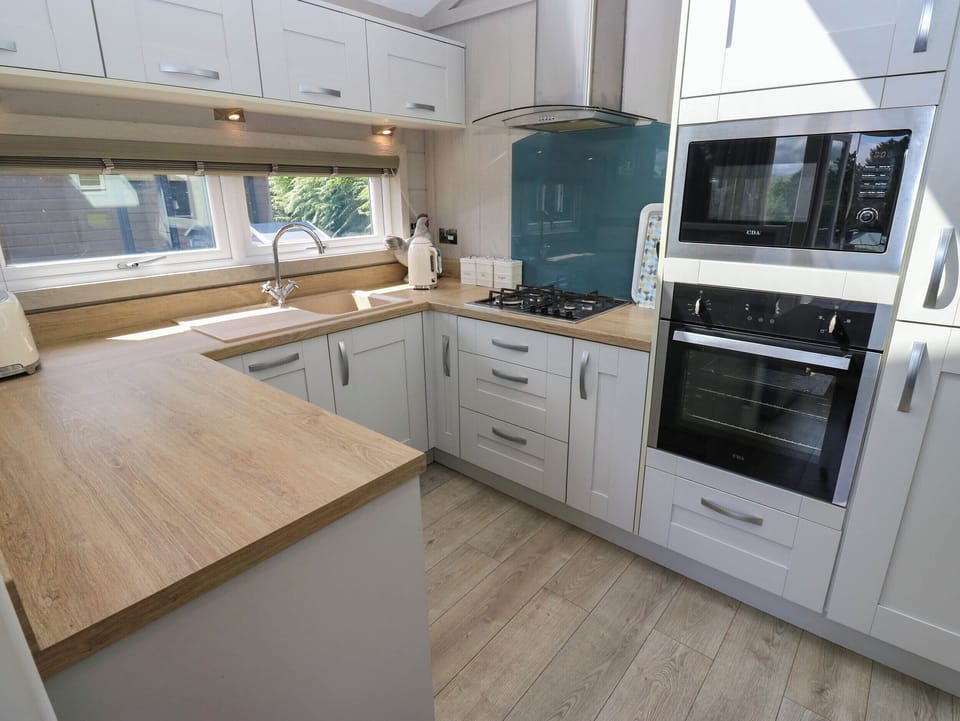 Dishwasher, cookware/dishes/utensils