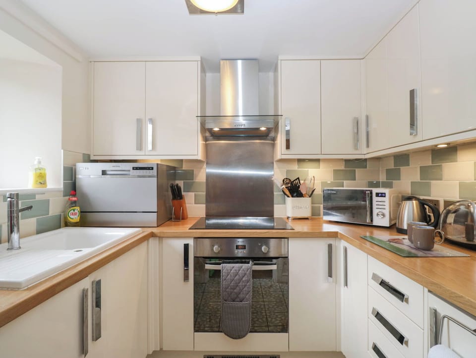 Dishwasher, cookware/dishes/utensils