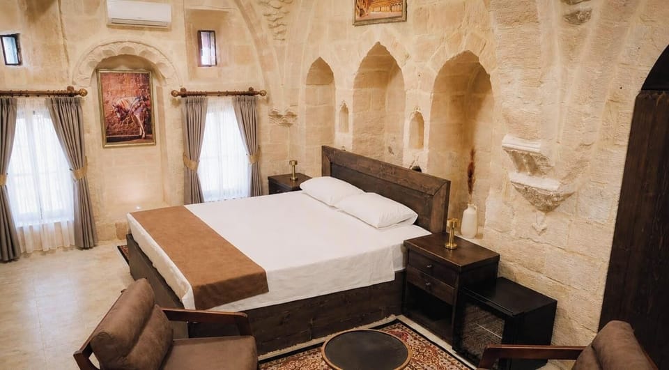 Family Suite, City View | Desk, laptop workspace, WiFi (free), bed sheets