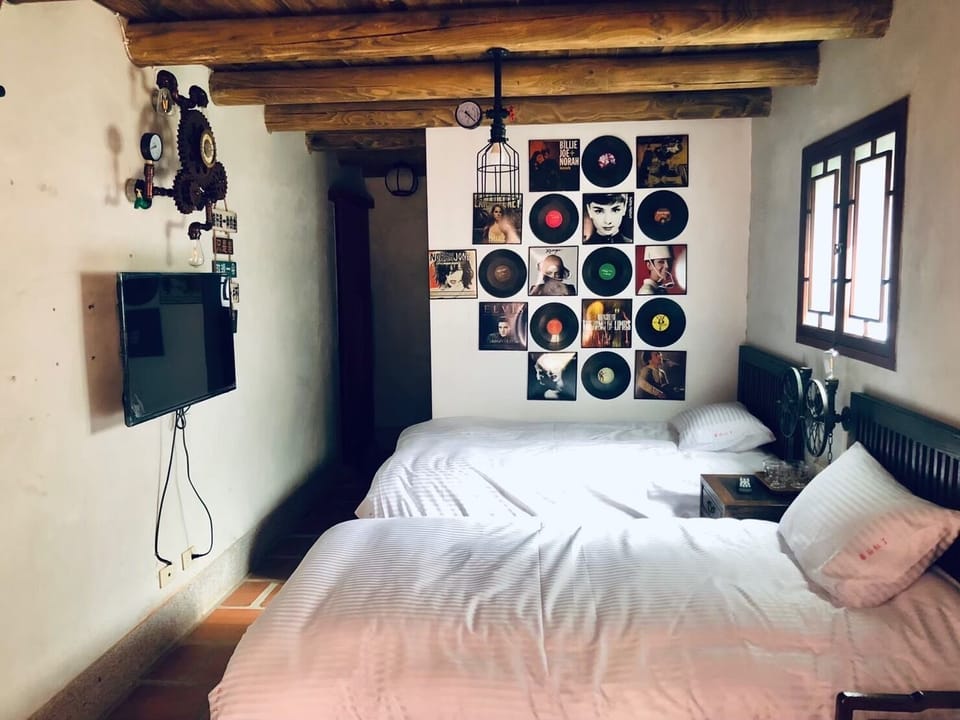Standard Quadruple Room | Desk, free WiFi