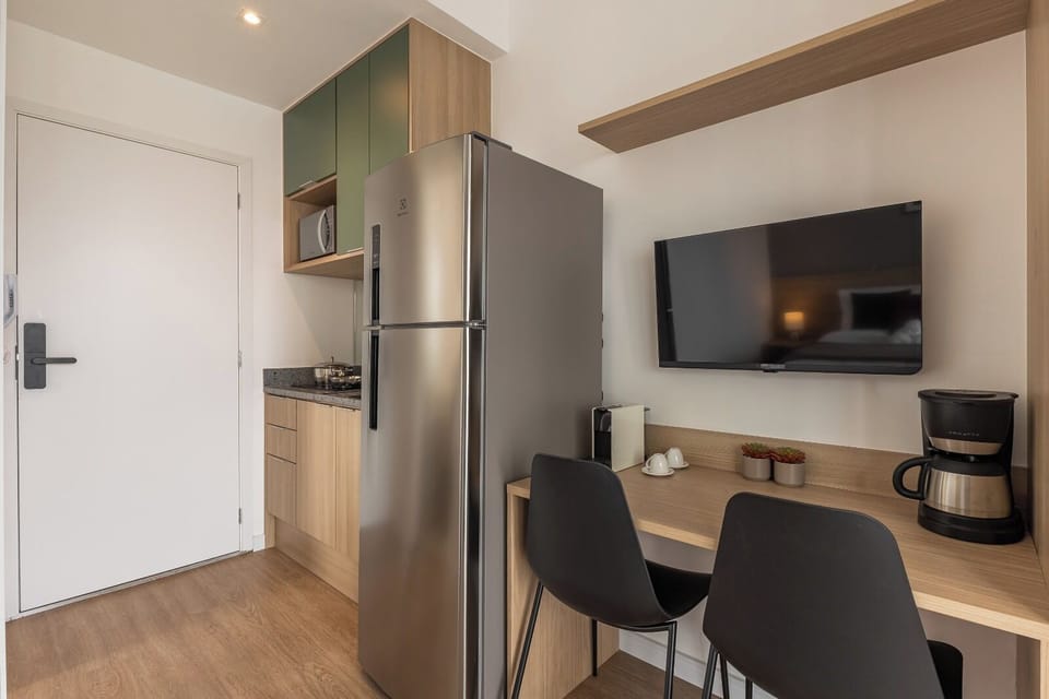 Deluxe Apartment, 1 Double Bed, Balcony, City View | Private kitchen | Full-size fridge, microwave, stovetop, cookware/dishes/utensils