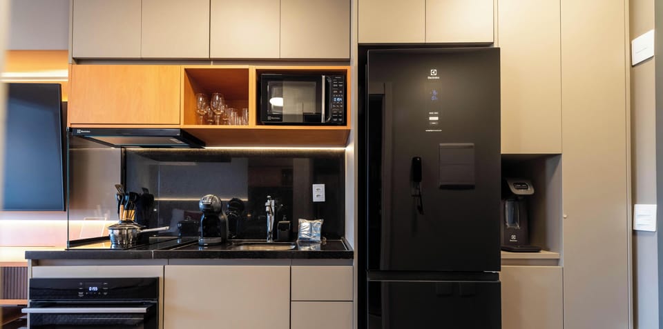 Deluxe Studio, City View | Private kitchen