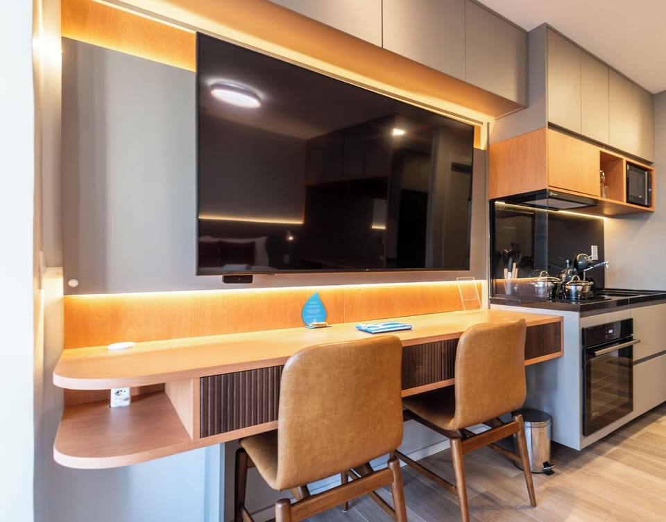 Deluxe Studio, City View | Private kitchen