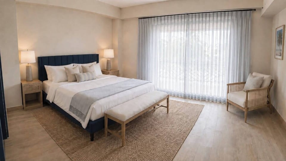 Deluxe Suite | Minibar, in-room safe, blackout drapes, iron/ironing board