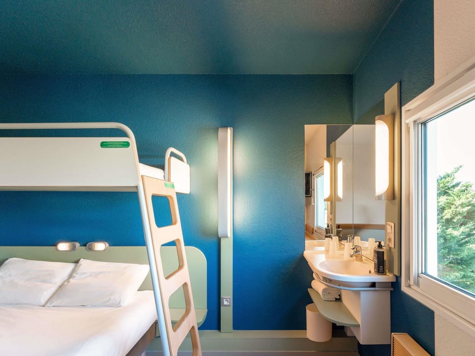 Triple Room, Multiple Beds | Desk, blackout drapes, soundproofing, iron/ironing board