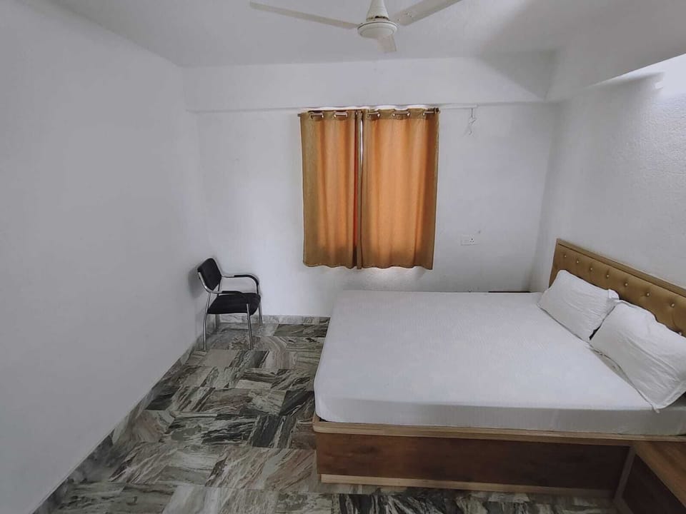 Standard Double or Twin Room, Courtyard View | Desk, laptop workspace, blackout drapes, soundproofing