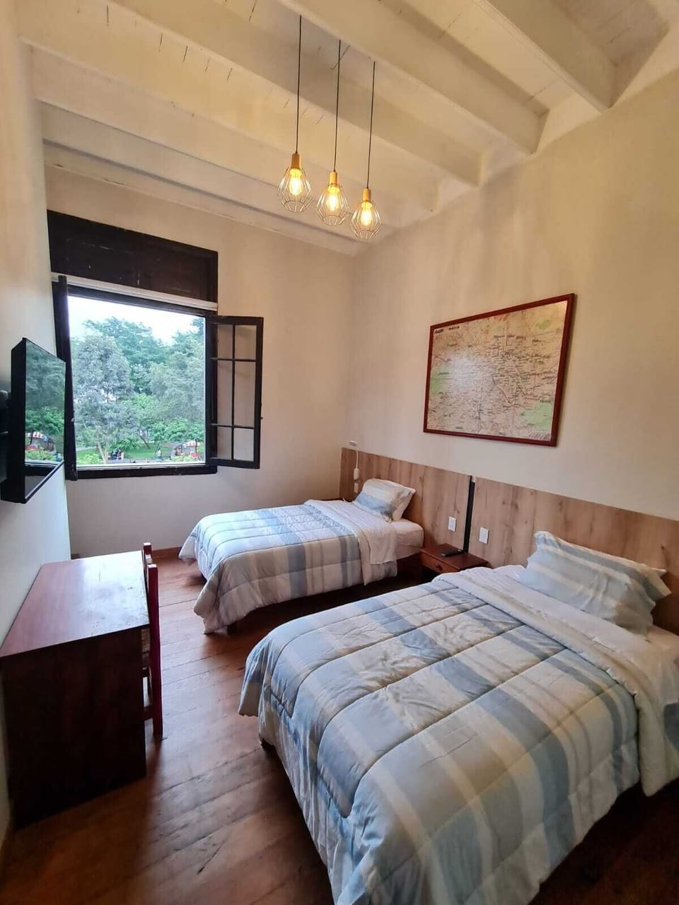 Premium Twin Room, Ensuite, Park View | Laptop workspace, soundproofing, WiFi (free), bed sheets