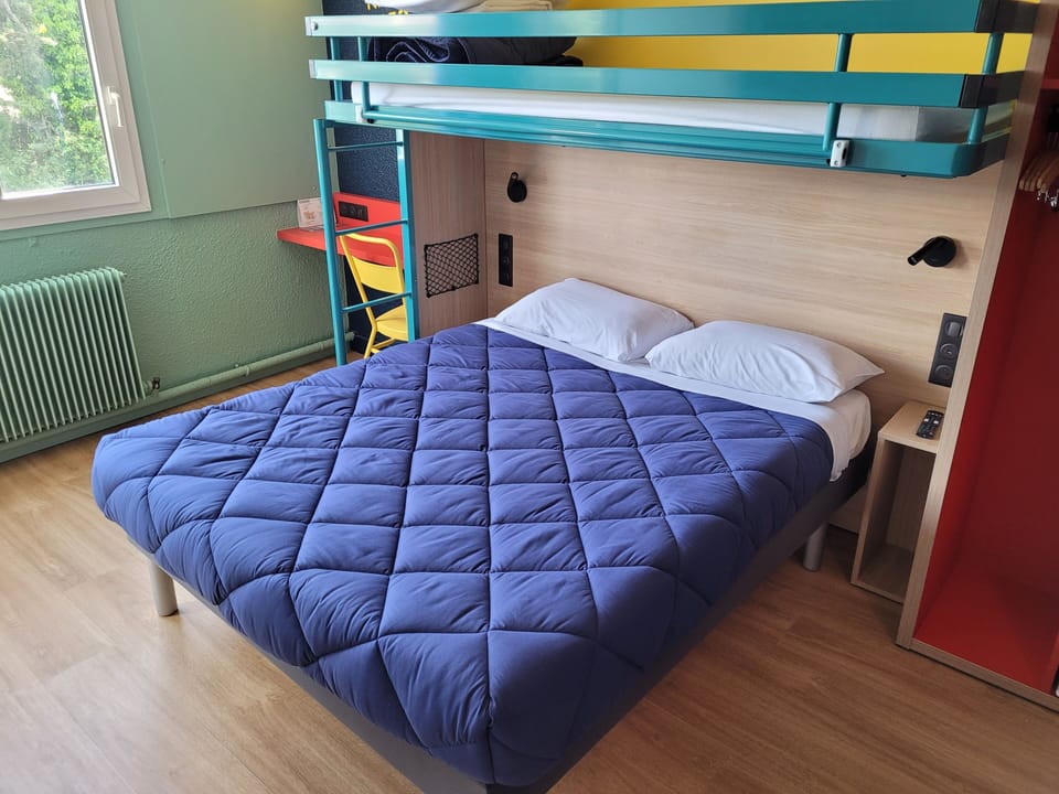 Individually furnished, laptop workspace, soundproofing, free WiFi