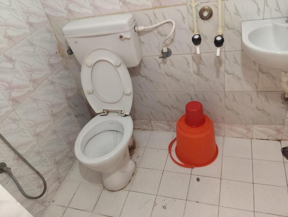 Basic Double Room | Bathroom | Shower
