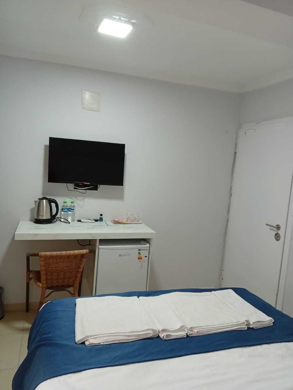 Basic Room, Balcony | Desk, WiFi (free)