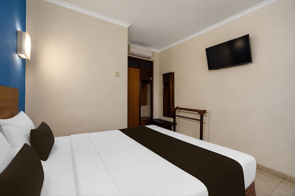 Deluxe Double Room | Desk, WiFi (free), bed sheets