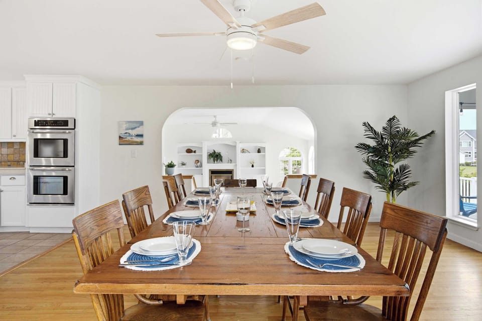 House, Multiple Beds (Two Tides) | Dining