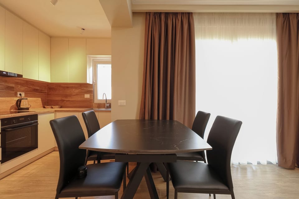 Comfort Apartment, Balcony, Beach View | Dining