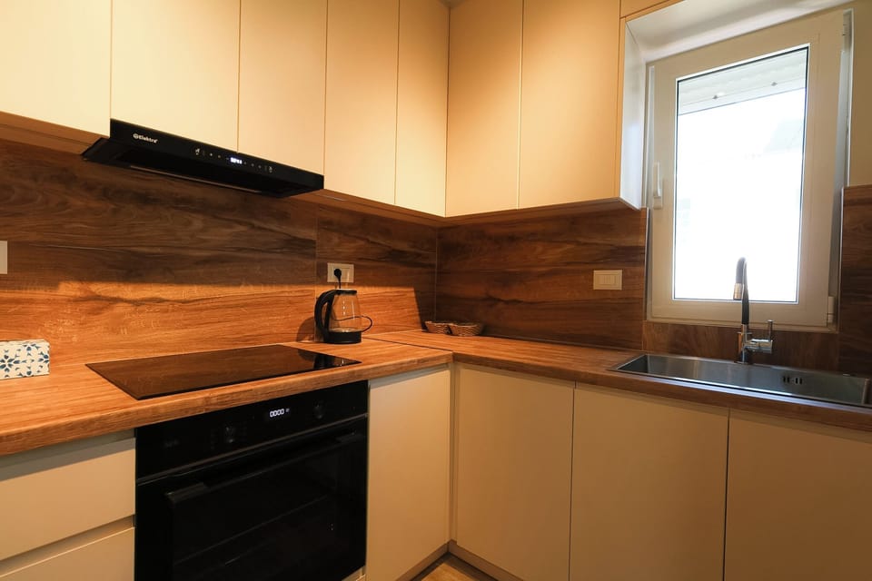 Comfort Apartment, Balcony, Beach View | Private kitchen