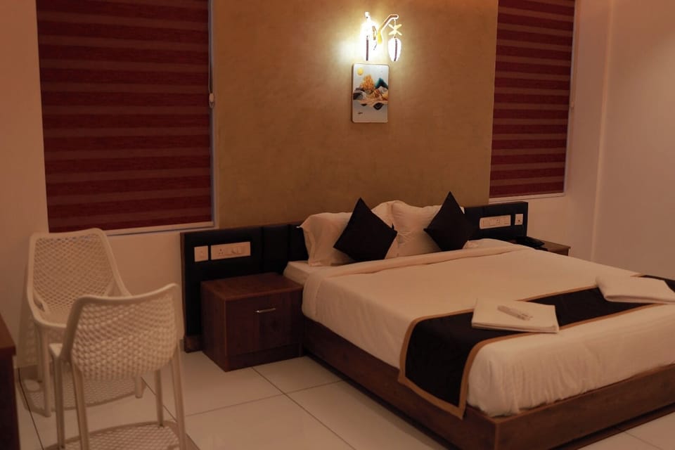 Deluxe Double Room, Garden View | In-room safe, desk, laptop workspace, WiFi (free)