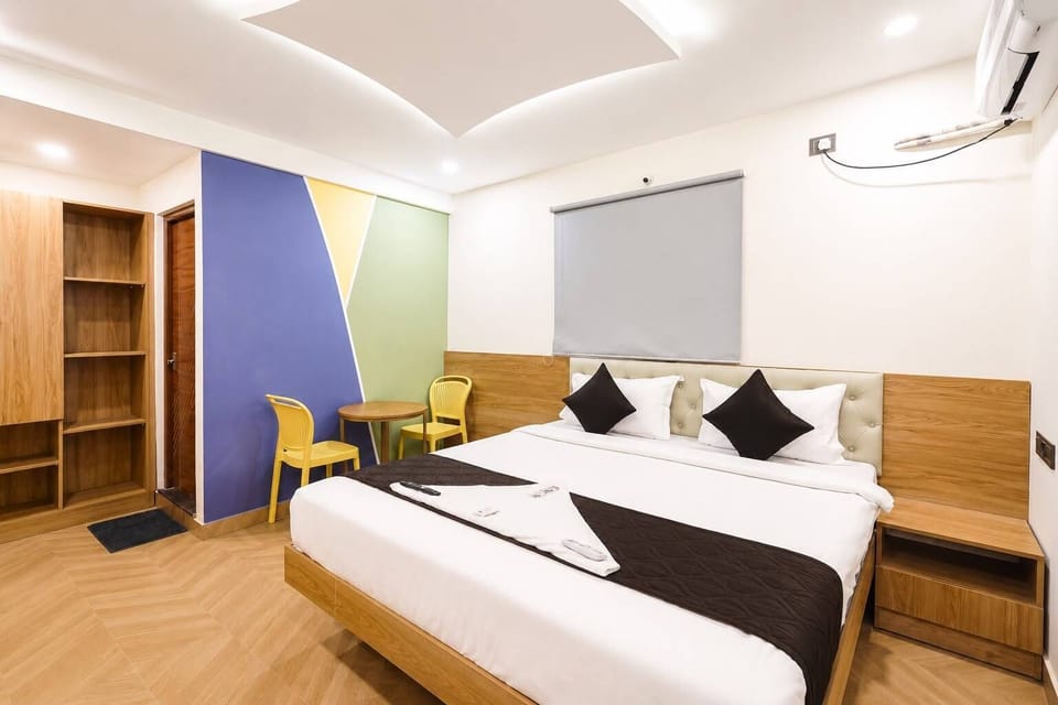 Deluxe Room, City View | Desk, laptop workspace, soundproofing, WiFi (free)