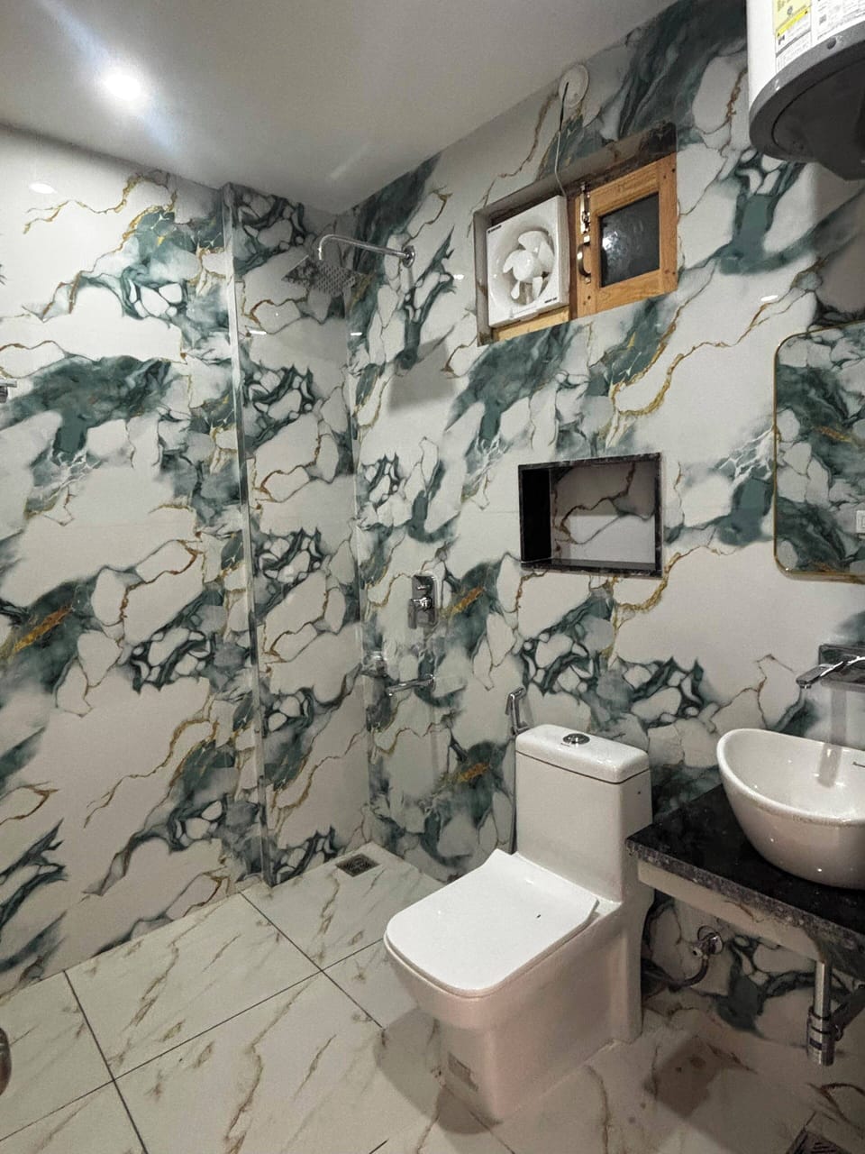 Superior Double Room, Balcony, Mountain View | Bathroom | Combined shower/tub, slippers, towels, soap