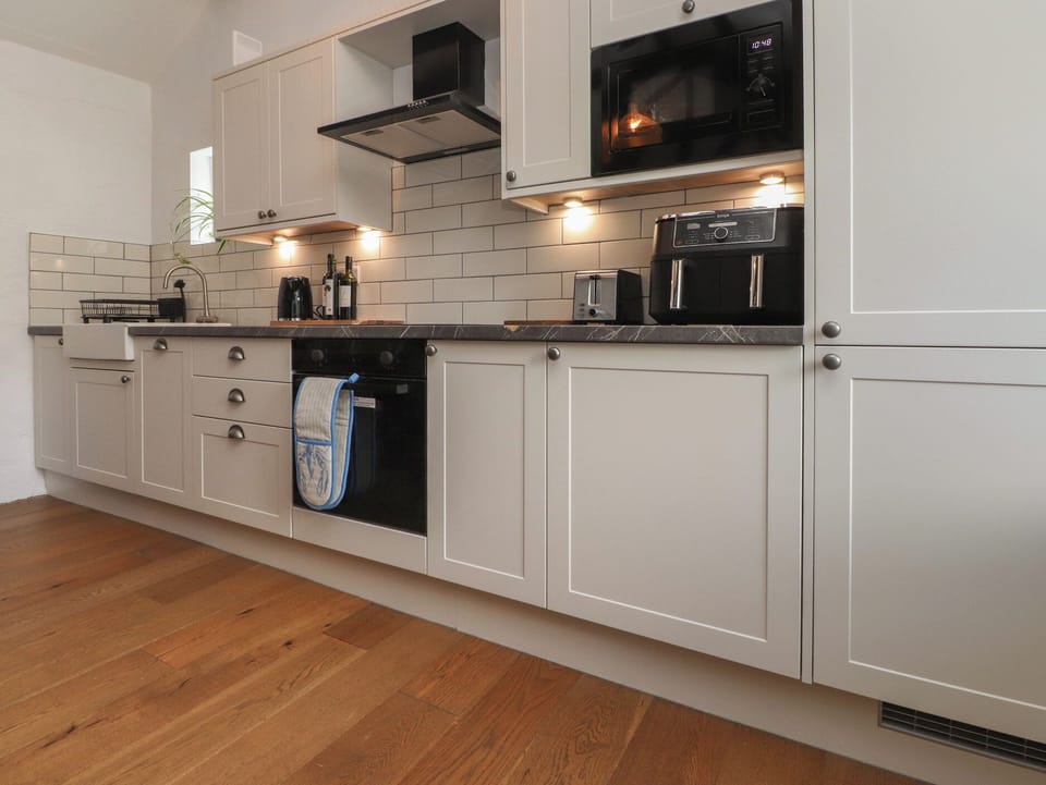Dishwasher, cookware/dishes/utensils