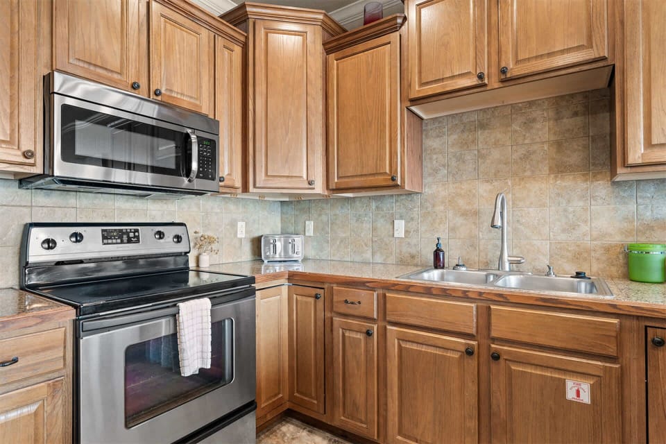 Condo, Multiple Beds (Yakov's Hideaway) | Private kitchen