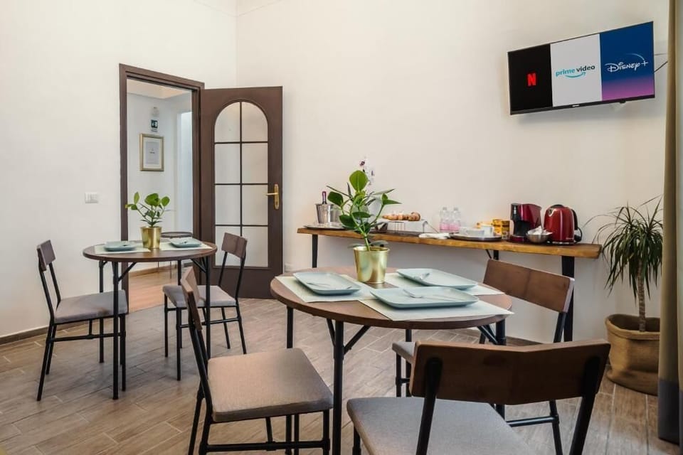 Apartment | Dining