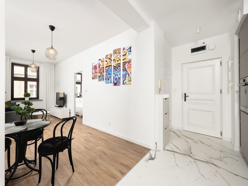 Apartment | Dining