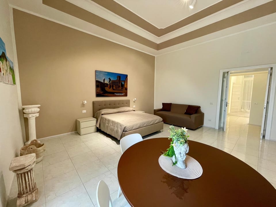 Suite Pompeii | Premium bedding, down comforters, memory foam beds, minibar