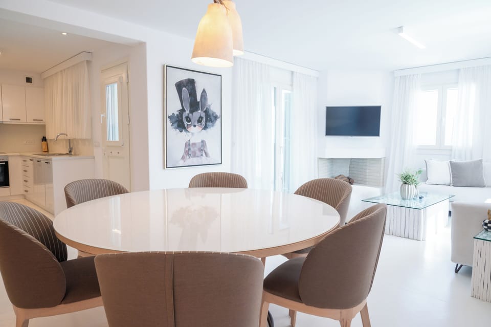Luxury Villa, Pool View | In-room dining