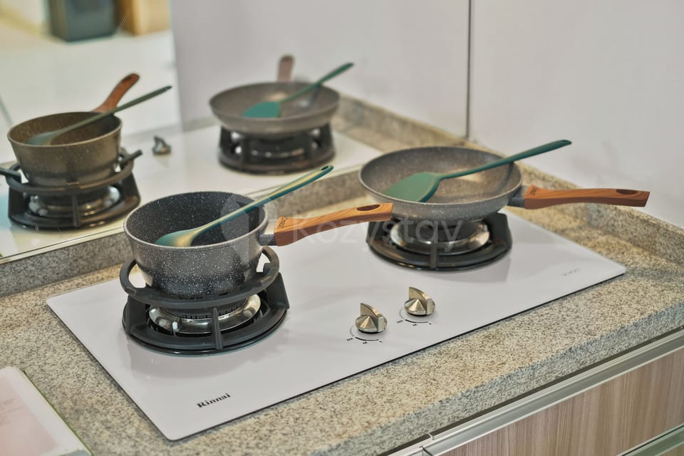 Apartment, 2 Bedrooms, City View | Private kitchen | Full-size fridge, microwave, stovetop, cookware/dishes/utensils