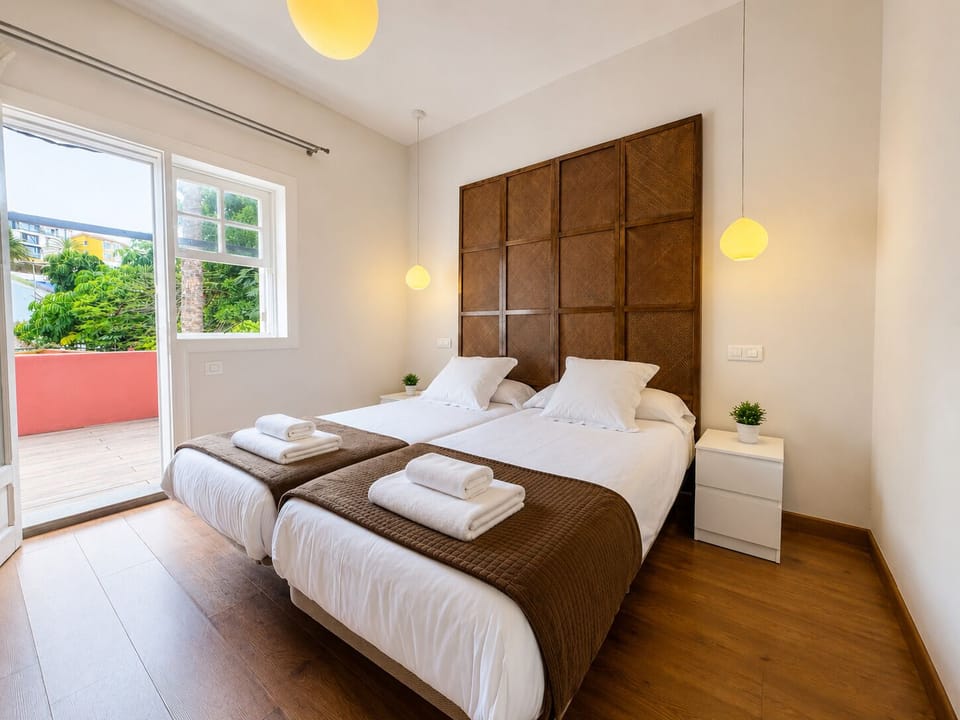 Deluxe Twin Room, Courtyard View | Desk, laptop workspace, WiFi (free)