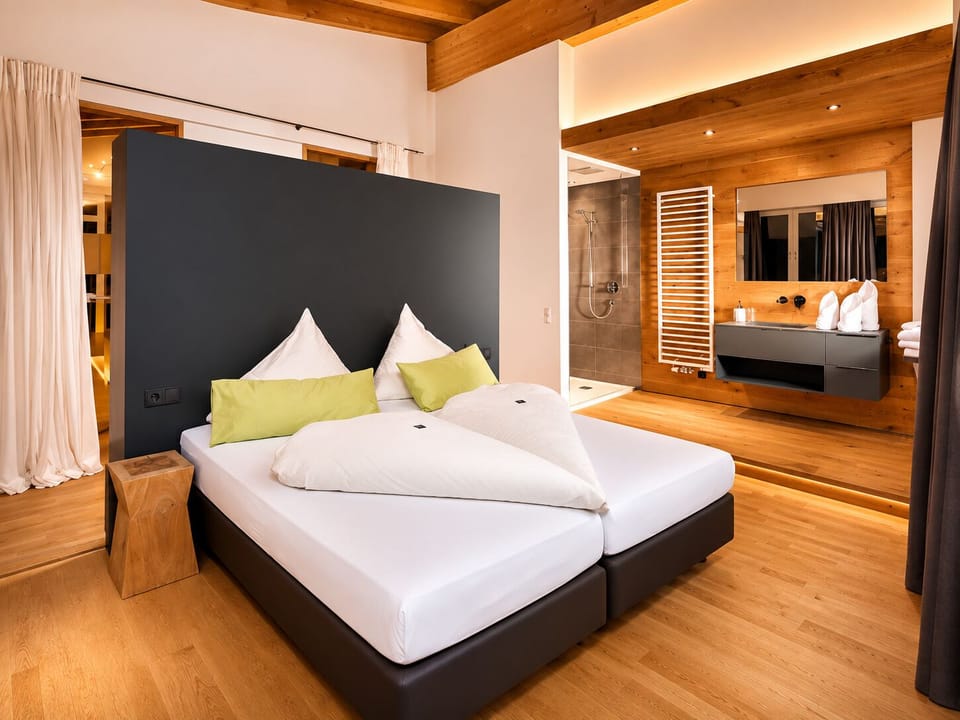 Suite, 3 Bedrooms | In-room safe, WiFi (free)