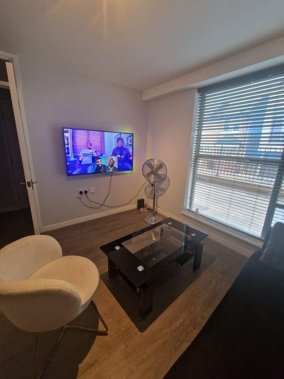 Apartment, 1 Bedroom, Accessible, Balcony | Living room