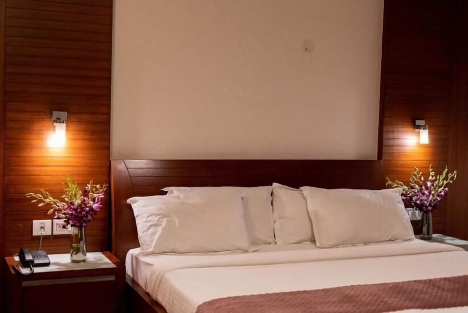 Premium Double Room | In-room safe, desk, laptop workspace, soundproofing