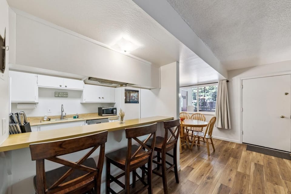 Condo, 3 Bedrooms | Private kitchen | Coffee/tea maker, fridge, oven, toaster