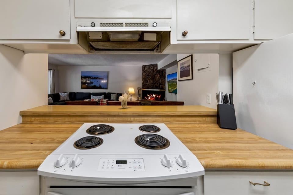 Condo, 3 Bedrooms | Interior