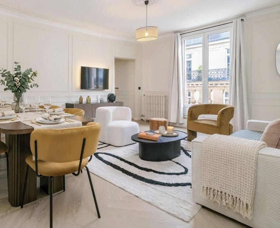 Deluxe Apartment | Dining