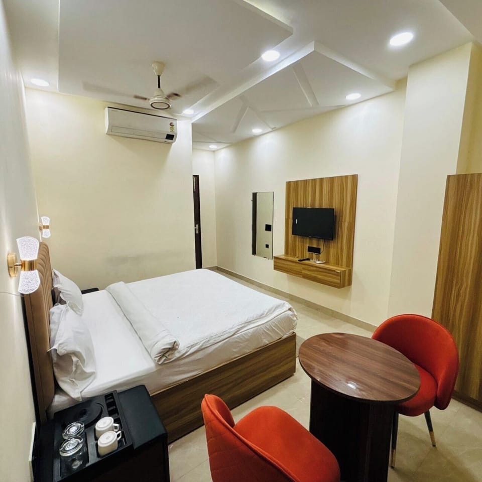 Deluxe Room | Iron/ironing board (on request), WiFi (free)