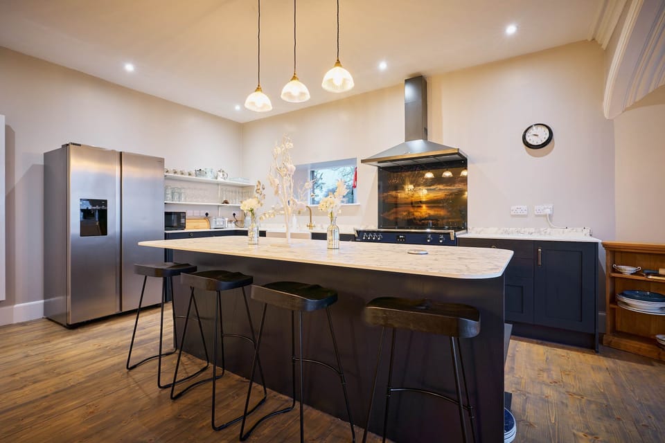 House | 5 bedrooms, high-speed internet