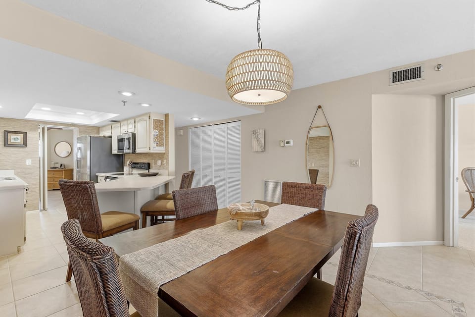 Condo, 1 King Bed (Las Brisas 521) | Dining