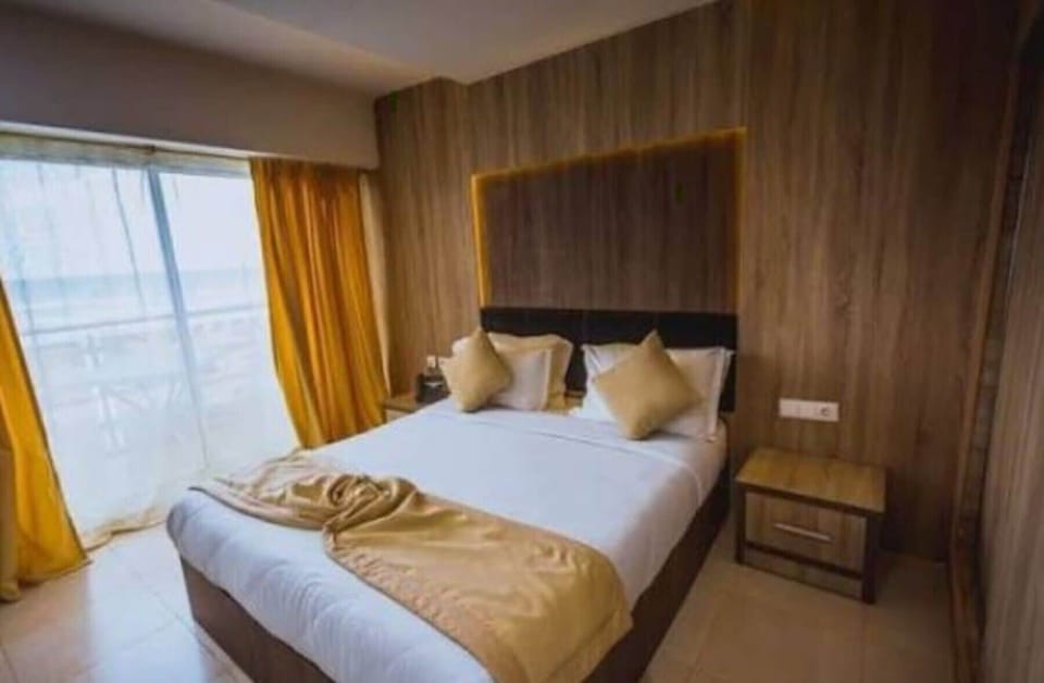 In-room safe, WiFi (free)