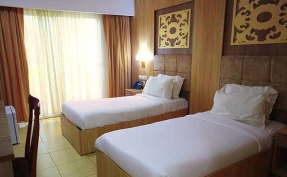 In-room safe, WiFi (free)